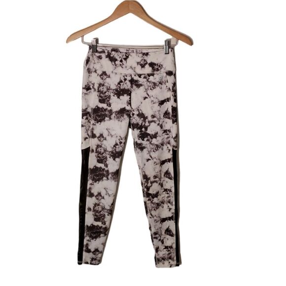 2 Pairs of Yoga Leggings Ladies S Under Armour/Hollister - Picture 3 of 6